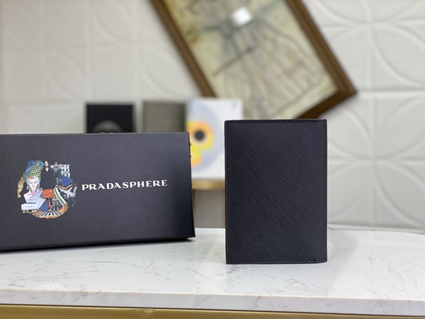 プラダ財布コピー背面デザイン